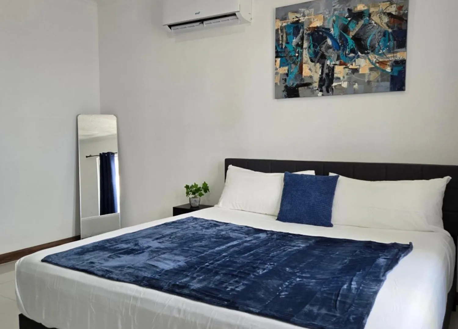 The Serene - Modern Luxury Apartment Kingston