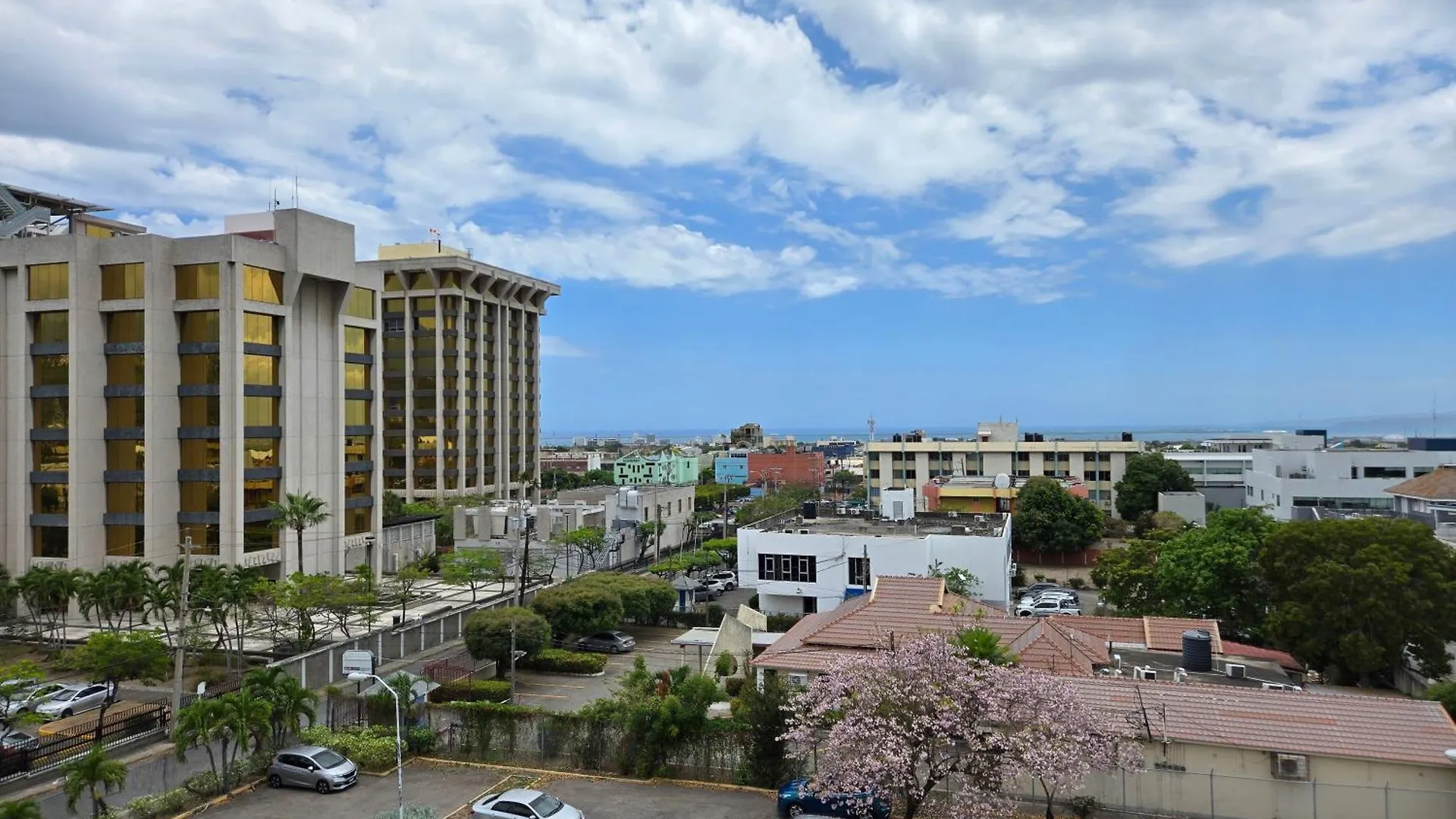 The Serene - Modern Luxury Apartment Kingston